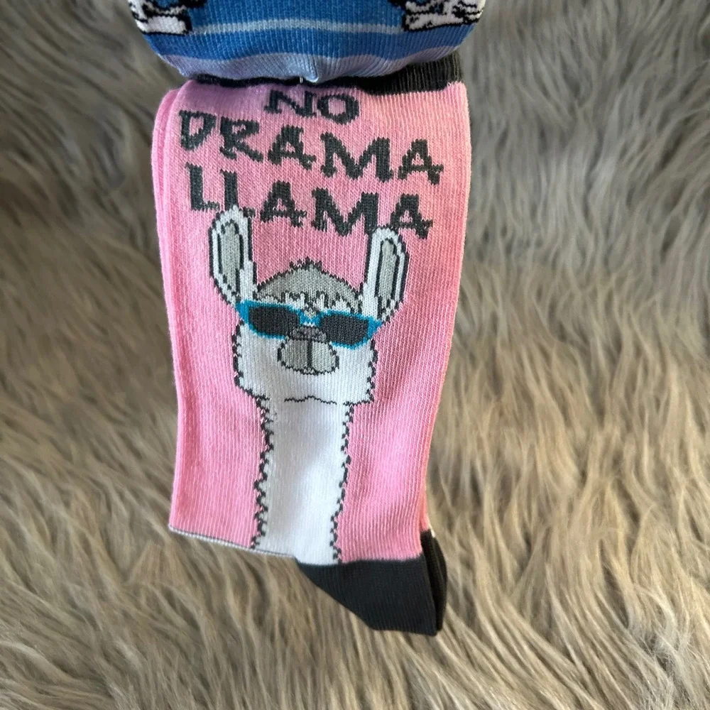 Sock Tastic Llama Socks Womens One Size Fits Most 6-11 Moisture Wicking Two Pair